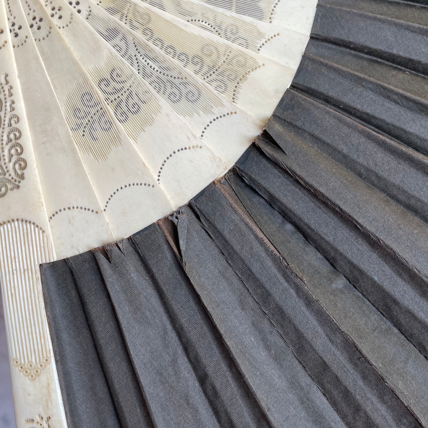 Victorian Hand Painted Silk & Bone Fan