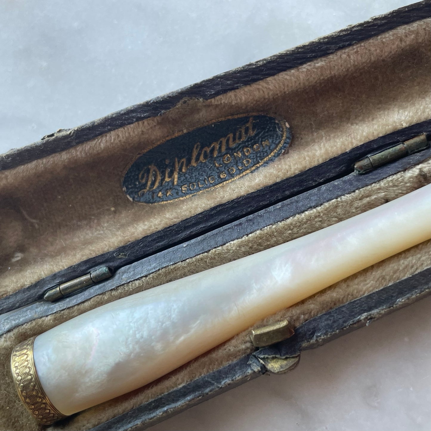 Antique Pearl & Gold Cigarette Holder with Original Case | Diplomat of London