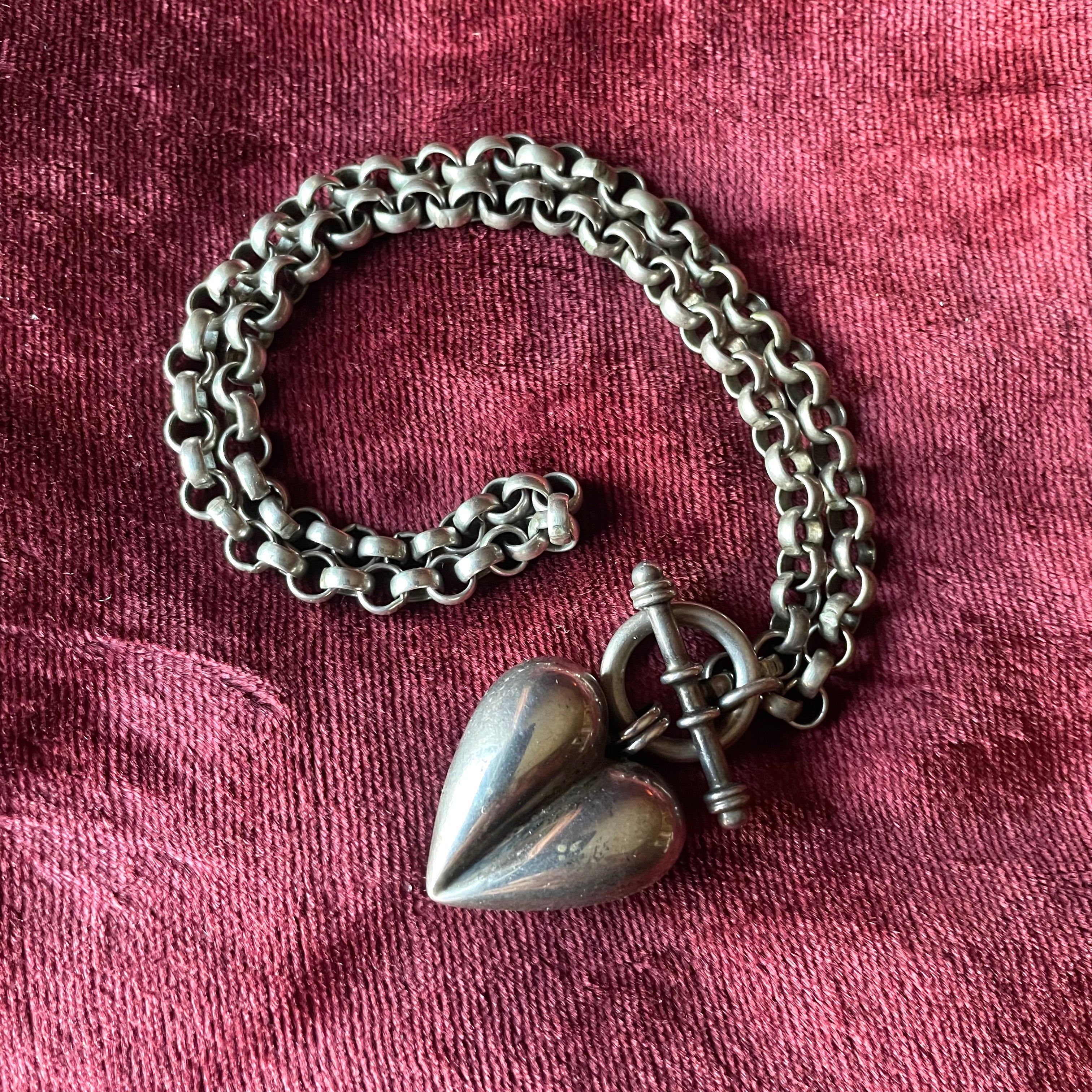 Victorian Style Vintage Sterling Silver Heart Pendant on  display picture 1