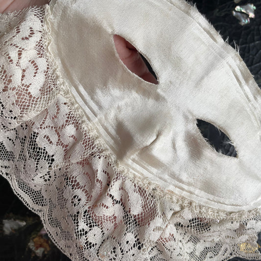 Antique Lace Mask