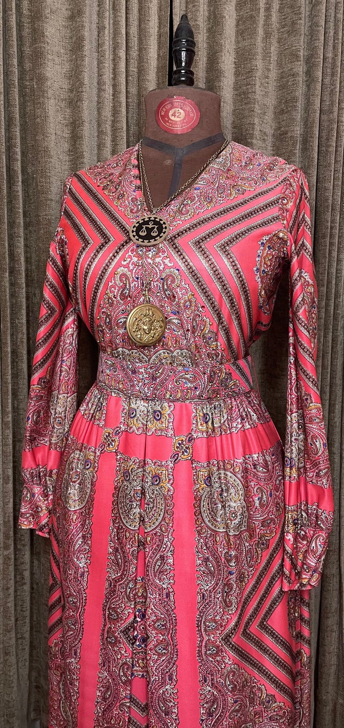 Vintage 1970s Psychedlic Hot Pink Paisley Dress by Bernie Bee Size 10 to 12