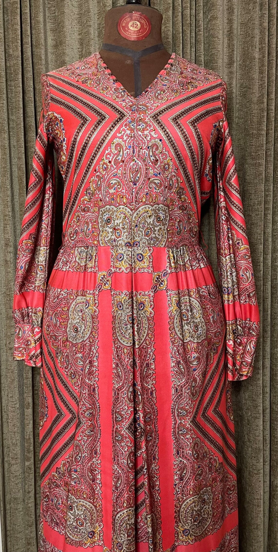 Vintage 1970s Psychedlic Hot Pink Paisley Dress by Bernie Bee Size 10 to 12
