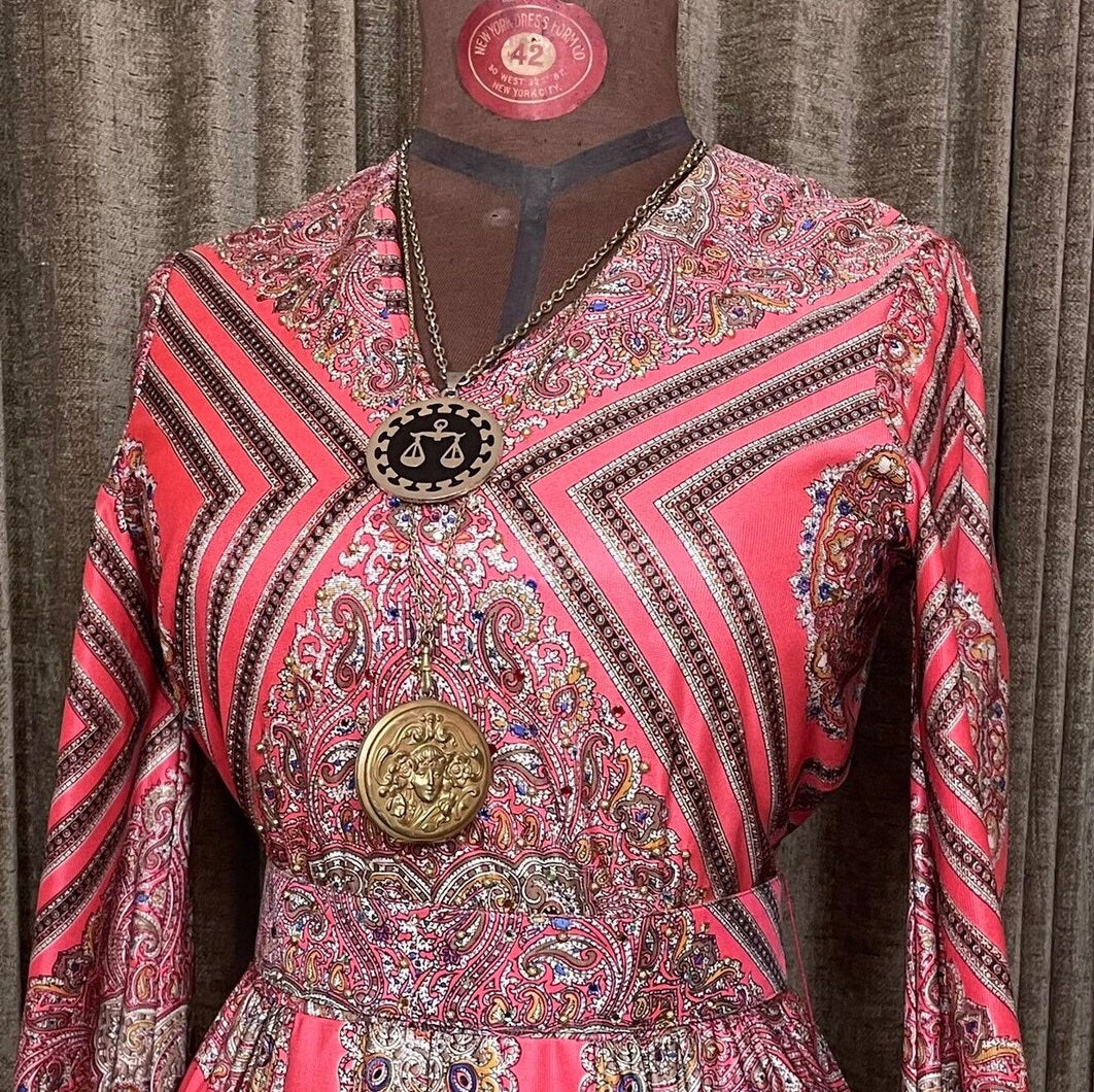 Vintage 1970s Psychedlic Hot Pink Paisley Dress by Bernie Bee Size 10 to 12