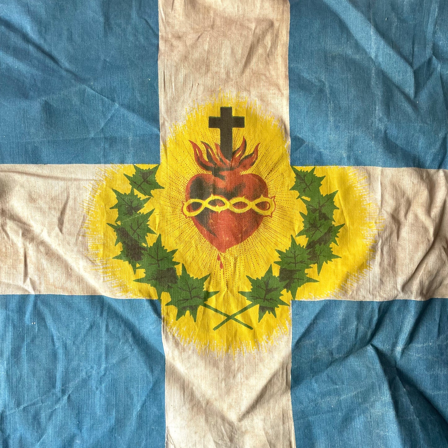 Antique Carillon Sacré-Cœur Flag