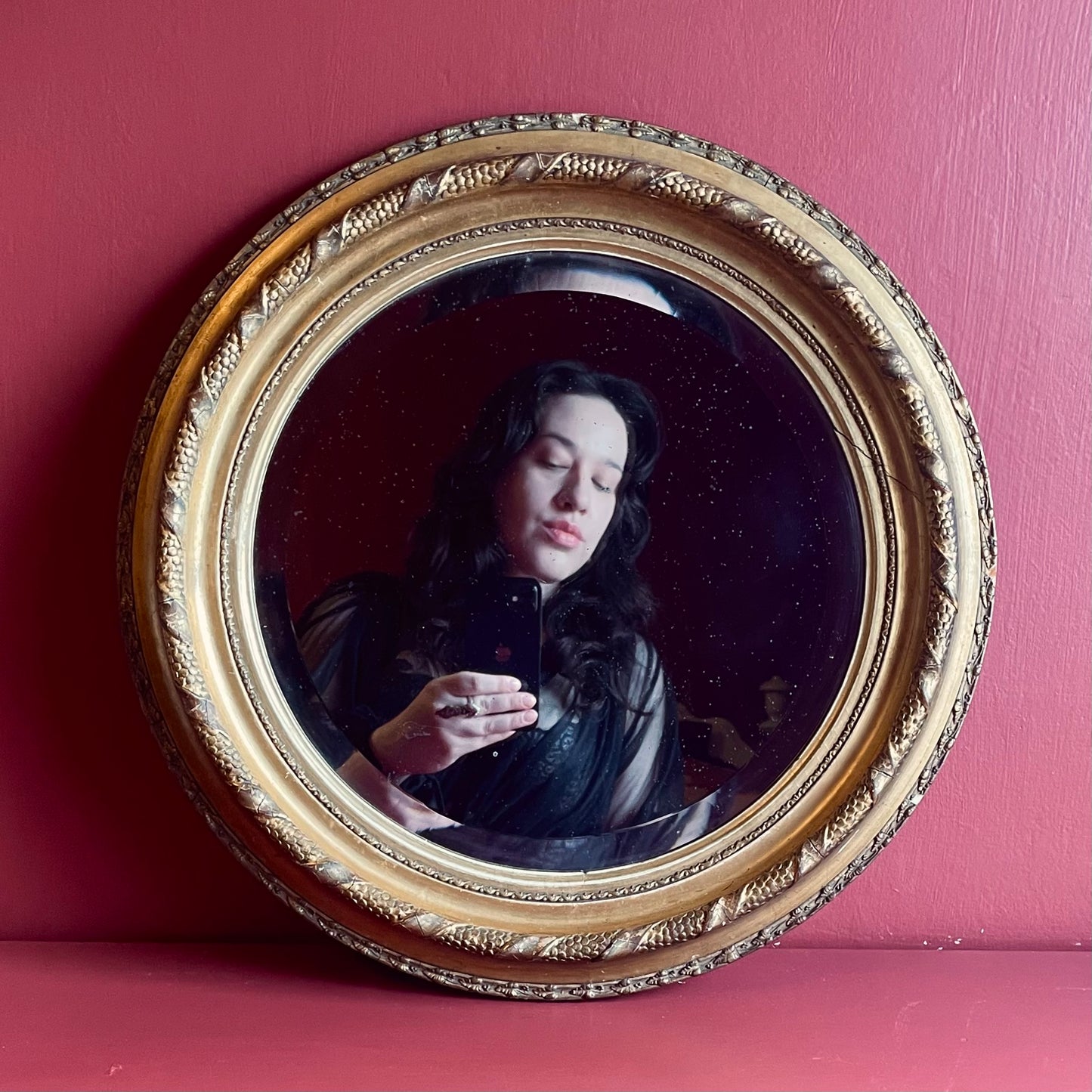 Victorian Round Gilded Wood Wall Mirror