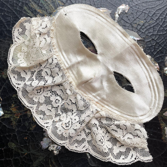 Antique Lace Mask