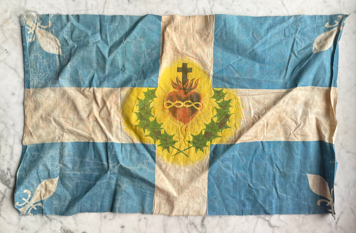 Antique Carillon Sacré-Cœur Flag
