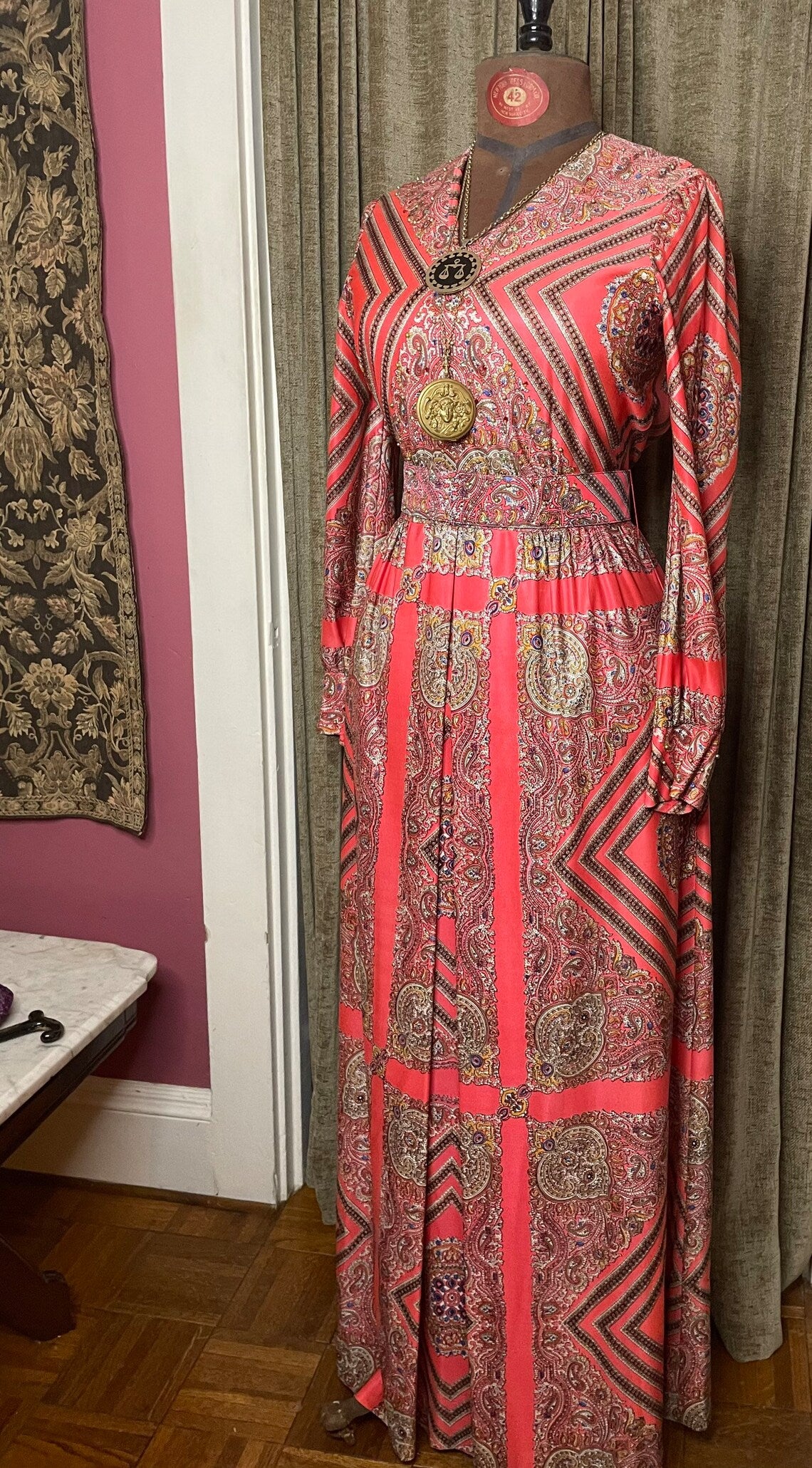 Vintage 1970s Psychedlic Hot Pink Paisley Dress by Bernie Bee Size 10 to 12